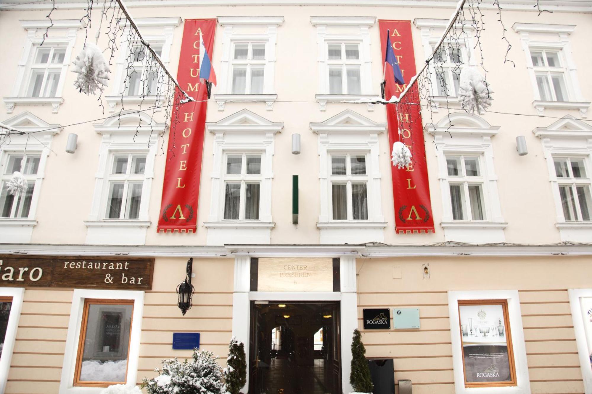 Hotel Actum คราน ภายนอก รูปภาพ